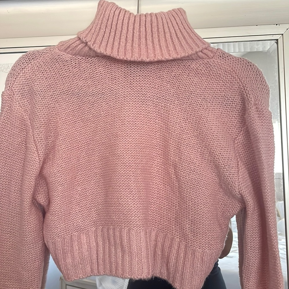 Boohoo pink cropped sweater